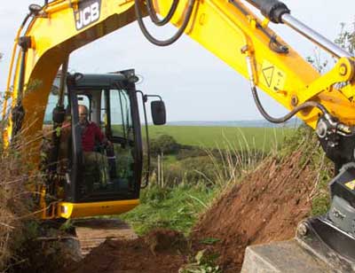 Shaun Price cutting a gateway through a bank
